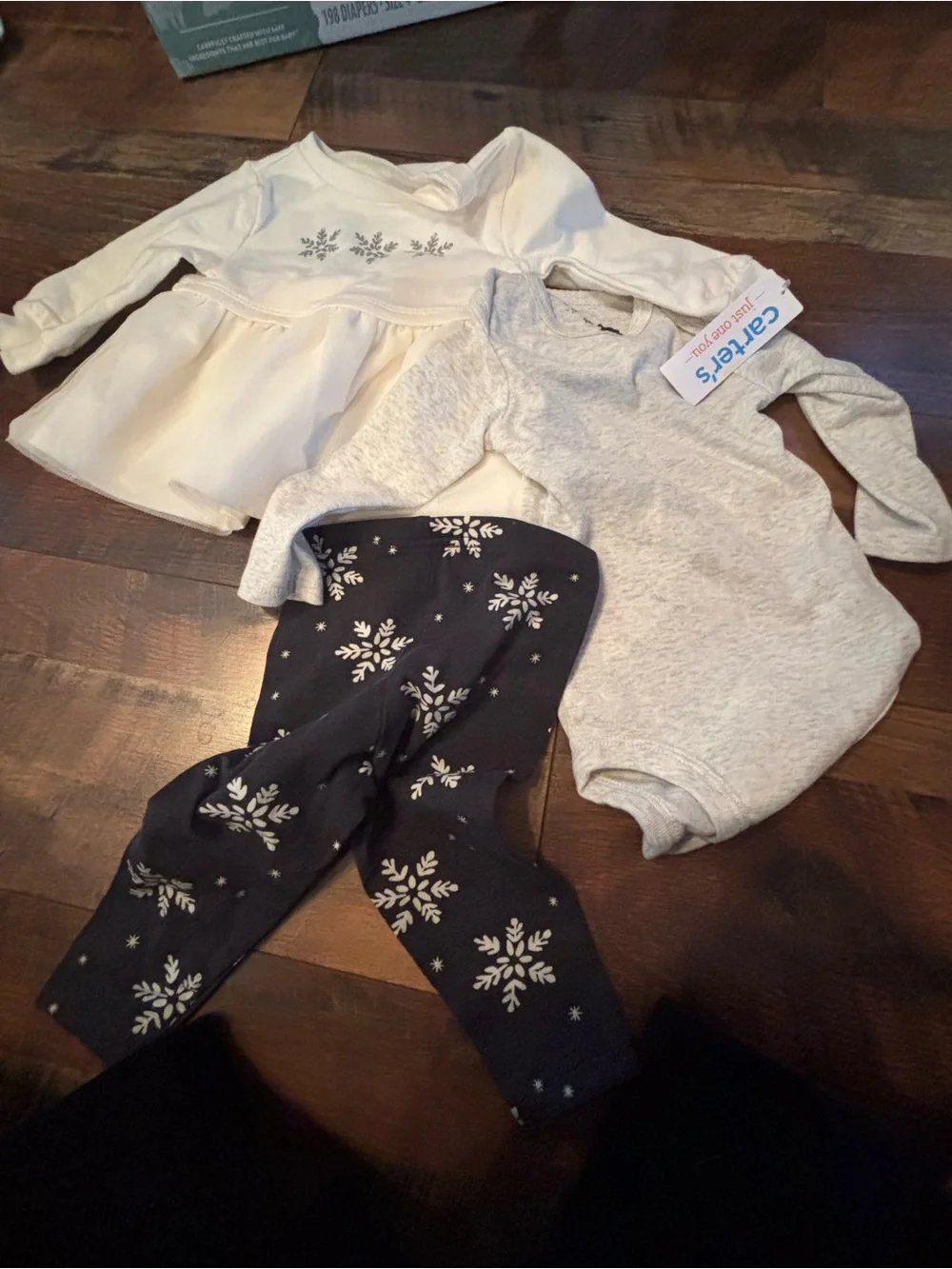 Carters 3-piece matching set 9 months-NWT (shirt, bodysuit, pants)